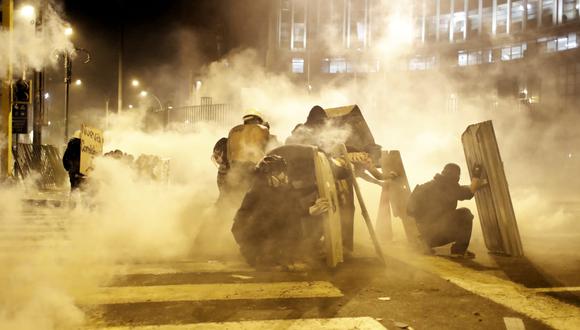 Uno de los puntos donde ocurrieron los enfrentamientos entre manifestantes y policías fue el cruce de las avenidas Abancay y Nicolás de Piérola. (Foto: César Campos).