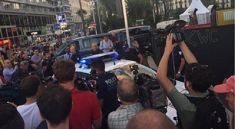 Francia: Detienen a hombre que intentaba atacar con un machete en Niza