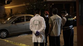 Hombre es acribillado de seis balazos dentro de un auto en Los Olivos | VIDEO