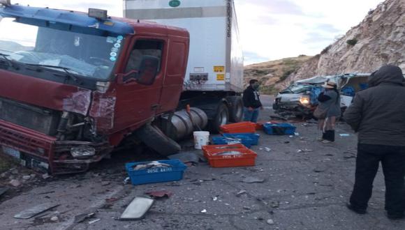 Moquegua: Una persona fallecida y un heridos en violento choque entre un furgón frigorífico que transportaba pescado y un tráiler de placa boliviana en la Carretera Binacional.