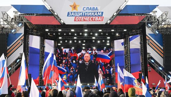 Vladimir Putin en olor de multitud y aclamado.