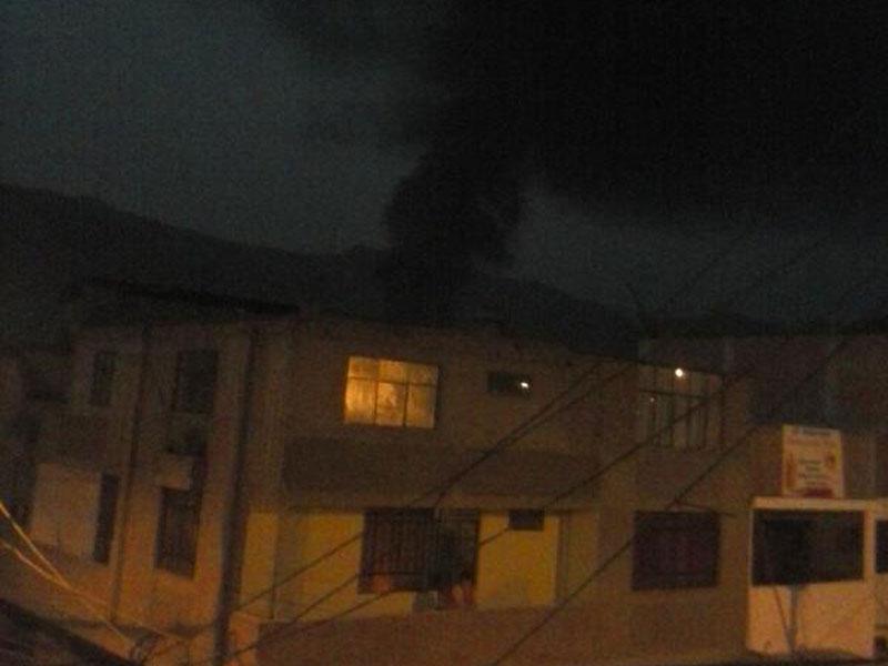 SJL: Incendio amenaza viviendas de Campoy 