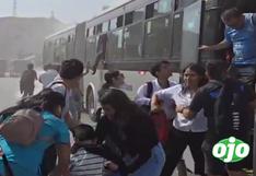 Metropolitano : Bus se incendia, pasajeros escapan por puertas y ventanas en la estación Parque del Trabajo I VIDEO