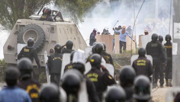 Tía María: Policía y antimineros se enfrentaron en plaza de armas de Arequipa 