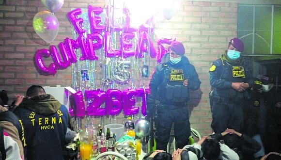 Huancavelica: los efectivos hallaron una mesa llena de bebidas alcohólicas, globos y equipos musicales. (Foto: PNP)