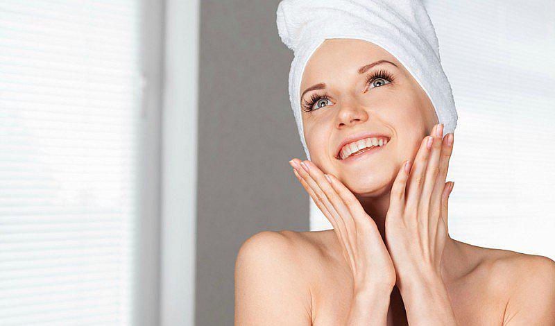 5 beneficios para exfoliarse el rostro más seguido y lucir una piel impecable