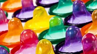 Policía incauta medio millón de cajas de preservativos reciclados listos para ser vendidos