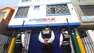 ‘Ángel del Oxígeno’: policía resguarda local tras denuncia de cobros por espacios en fila para recargar balones