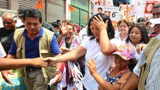 Keiko Fujimori es recibida a huevazos en mercado Unicachi de VES [VIDEO]