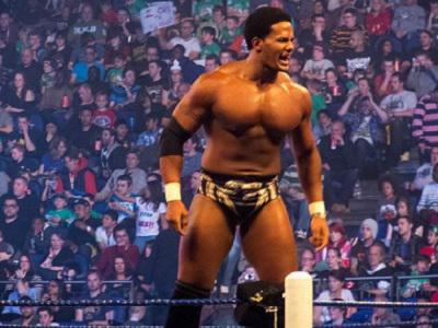 Luchador de la WWE revela que es homosexual [VIDEO]