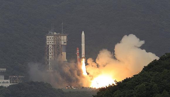 Japón lanza cohete con satélite para medir radiación espacial 