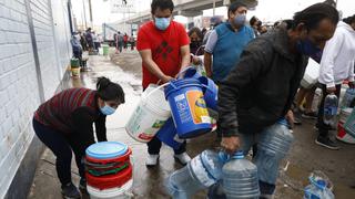 SJL: afectados pagan hasta 10 soles por baldes o bidones de agua tras corte por aniego | FOTOS
