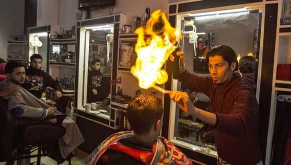 Shafqat Rajput en acción: cabello y fuego.