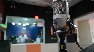 Dejan mudos 15 días a programas de radio por "insultar" a mujer