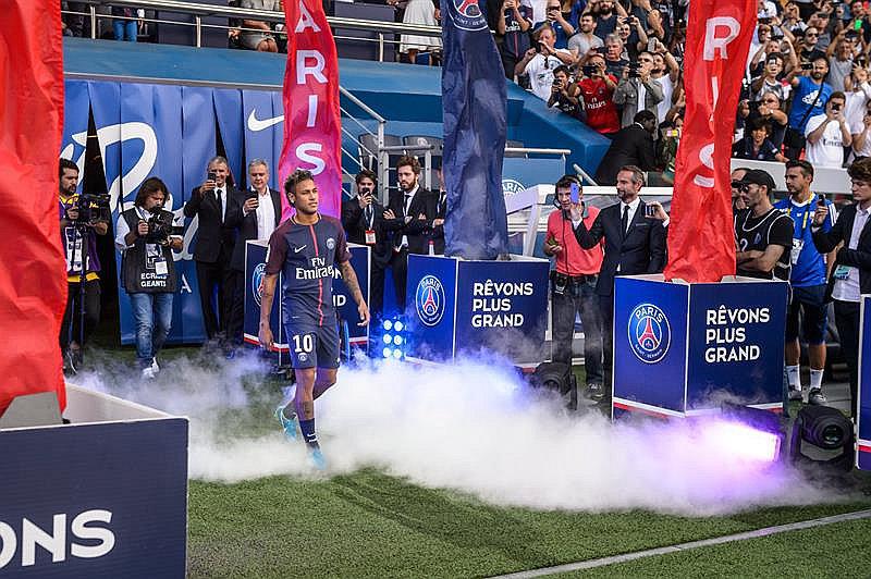 PSG brinda a Neymar, en presentación, victoria frente al Amiens 2-0 (VIDEO)