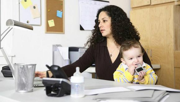 Lo difícil de la maternidad y el trabajo, según Bloomberg