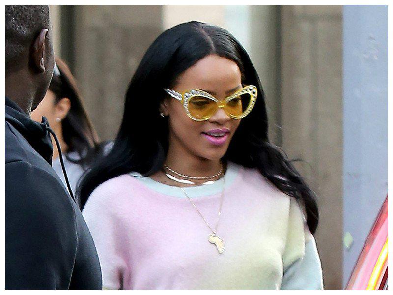 De buzo, polera pero con tacones. Rihanna intenta imponer tendencia (aunque no sabemos si esto es válido)