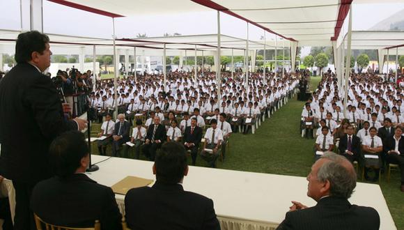 Alan clausura año escolar en El Colegio Mayor Secundario Presidente del Perú