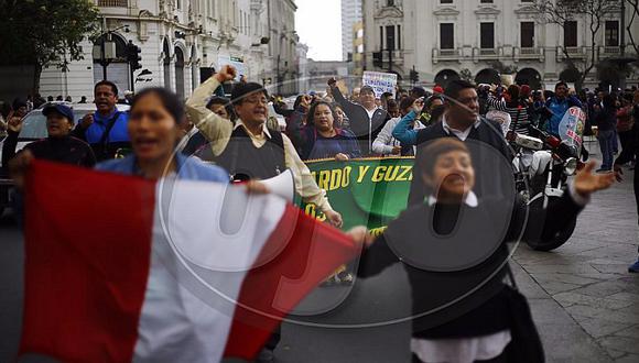 Huelga de maestros: se concentraron en Plaza San Martín y marchan nuevamente (FOTOS)