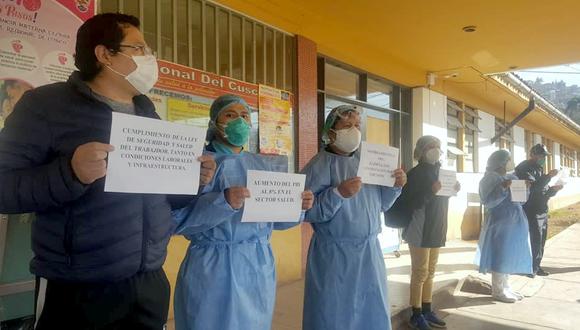 Cusco: Plantón en Hospital Regional pidiendo que se entregue bono a personal asistencial