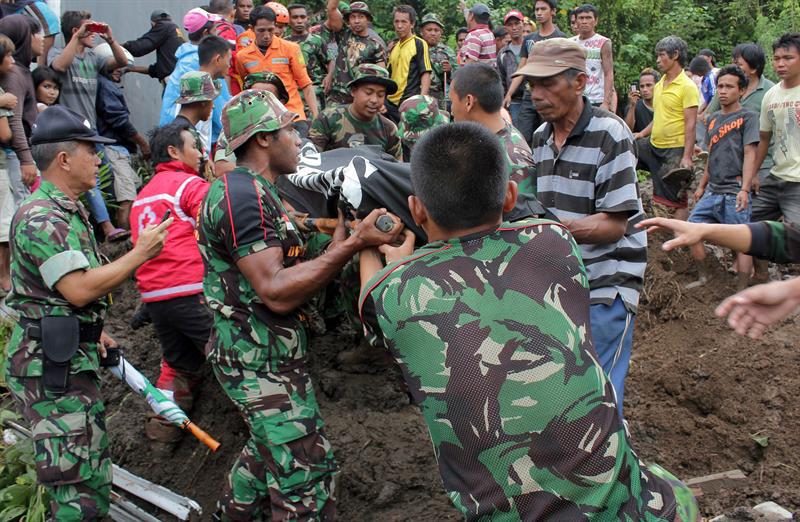 Indonesia: Corrimientos de tierra dejan quince muertos