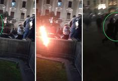 Hinchas de Universitario de Deportes hicieron banderazo y policía les lanzó gases y perdigones | VIDEO