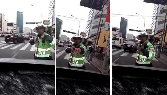 Policía apunta con arma a conductor y este lo graba: " te vas a arrepentir" | VÍDEO