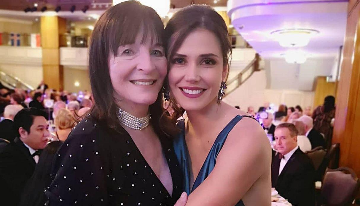 Maju Mantilla se lució en el cumpleaños de Julia Morley, presidenta del Miss Mundo. (Foto: @majumantilla)
