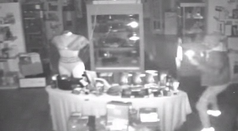 Ladrón roba tres juegos eróticos de oro valorizados en 20 mil euros (FOTOS)