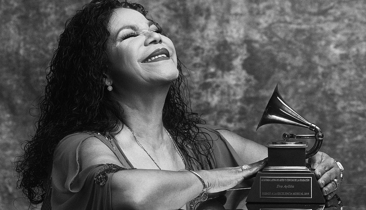 Eva Ayllón tras recibir su Grammy Latino: “Se lo entrego a mi país”. (Foto: @latingrammys/Omar Cruz)