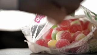 Facebook: ¿Te gustan las gomitas? Este video te quitará las ganas 