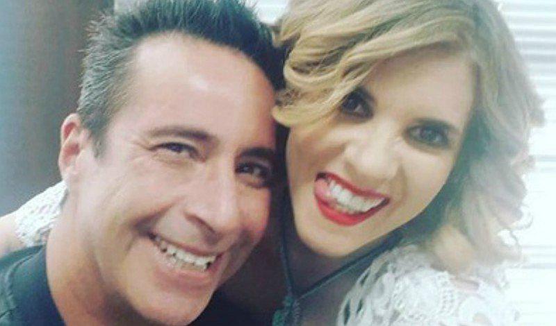 Johanna San Miguel y su efusivo beso a Carlos Carlín [FOTO]