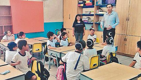 Martín Vizcarra visita colegios y se manifiesta preocupado por los niños