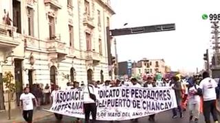 Derrame de petróleo en Ventanilla: Pescadores marchan hacia la PCM exigiendo pago de indemnización