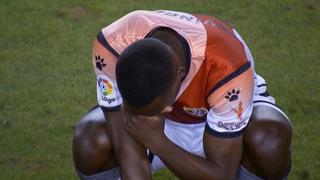 Advíncula se fue llorando de la cancha tras empate del Rayo en España