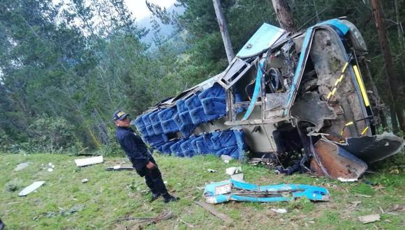 Bus interprovincial cae a abismo de 200 metros dejando 3 muertos y 17 heridos (VIDEO)