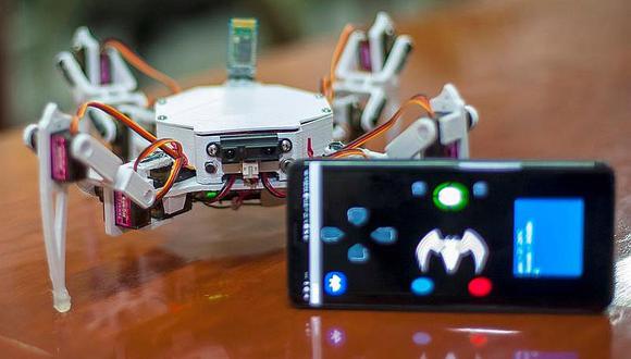 ​Robot arácnido se guía por Bluetooth para buscar y rescatar a personas