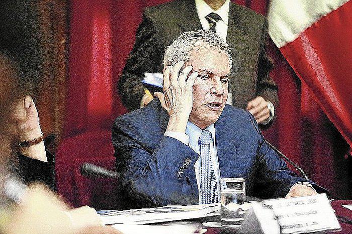 Castañeda recibe dos "bombas" en su cumpleaños 