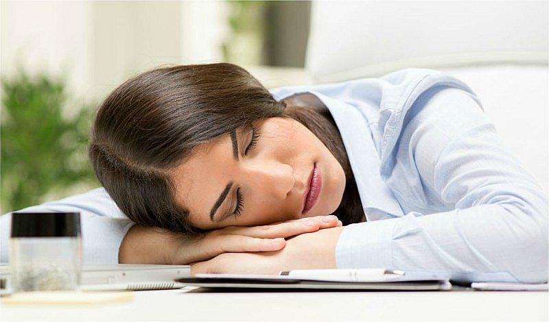 ¡No más sueños! 5 pasos para no quedarte dormido en la oficina