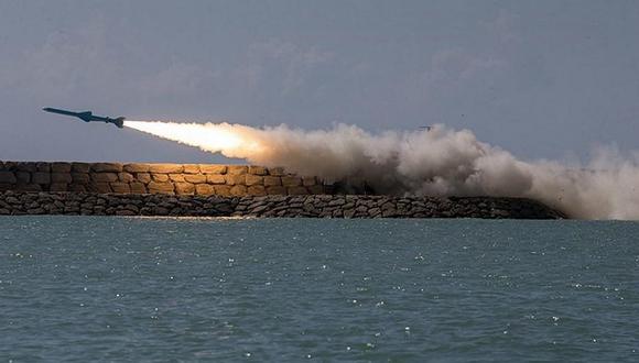 Irán dispara con éxito un misil de crucero desde un submarino