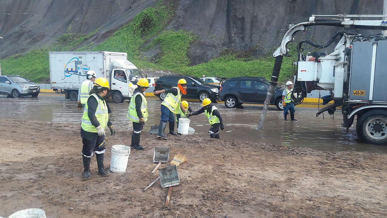 ​Costa Verde: Aniego causa congestionamiento vehicular (VIDEO)