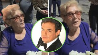 Abuelita, fan de José José, es sorprendida fuera de funeral | VIDEO
