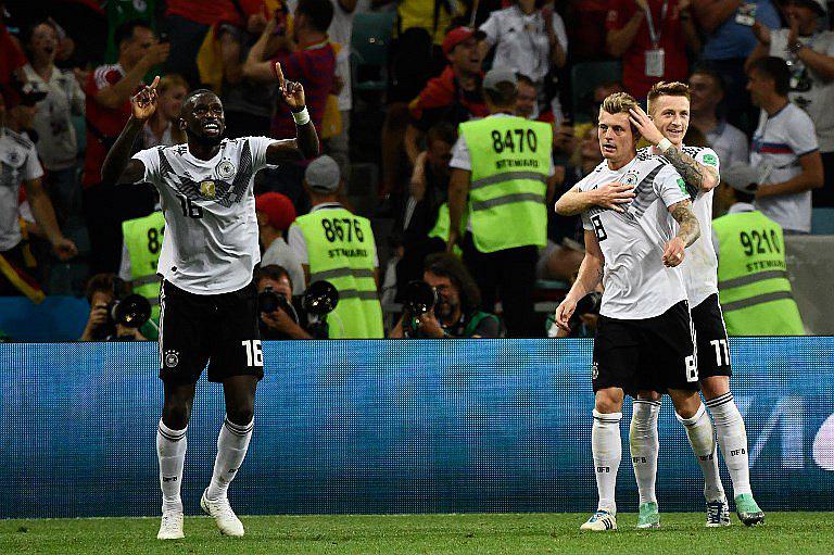 Alemania gana sufriendo 2-1 contra Suecia en un partido de infarto (VIDEO)