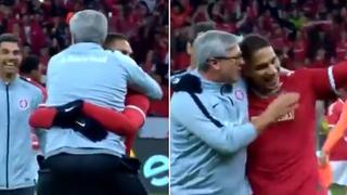 Técnico de Internacional se abalanzó sobre Paolo Guerrero tras clasificar en la Copa de Brasil│VIDEO