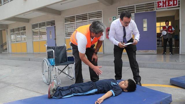 Escolares de todo el país participan en primer simulacro de sismo (FOTOS)