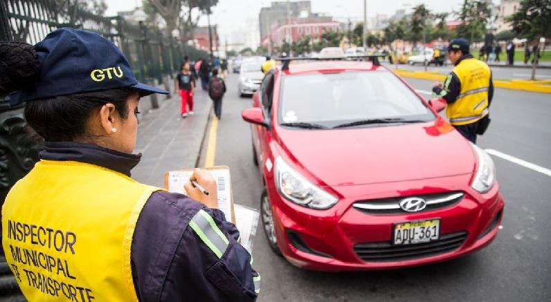 San Isidro: Operativo sanciona a un centenar de taxis colectivos 