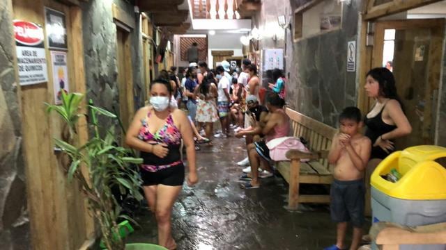 La Municipalidad de Independencia, mediante la sub gerencia de Fiscalización y control municipal intervino a más de 100 personas en el sauna "El Pino" en el eje zonal Tahuantinsuyo.