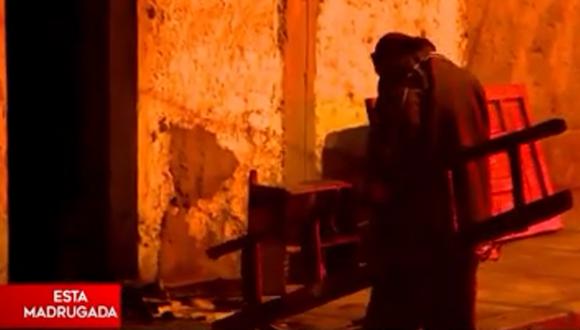 Incendio consume vivienda de adobe en el distrito de San Martín de Porres. Foto: América Noticias