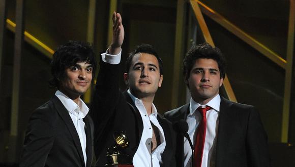 La vez que el grupo mexicano Reik recibe el Grammy Latino al Mejor Álbum Pop de un Dúo o Grupo con Voz en el Mandalay Hotel de Las Vegas, Nevada, el 5 de noviembre de 2009 (Foto: MARK RALSTON / AFP)