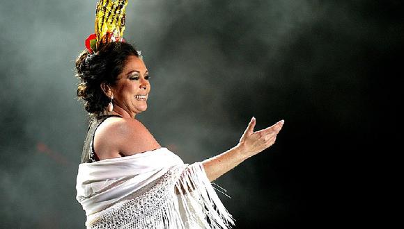 ​Isabel Pantoja regresó a los escenarios cantando temas de Juan Gabriel (VIDEO)